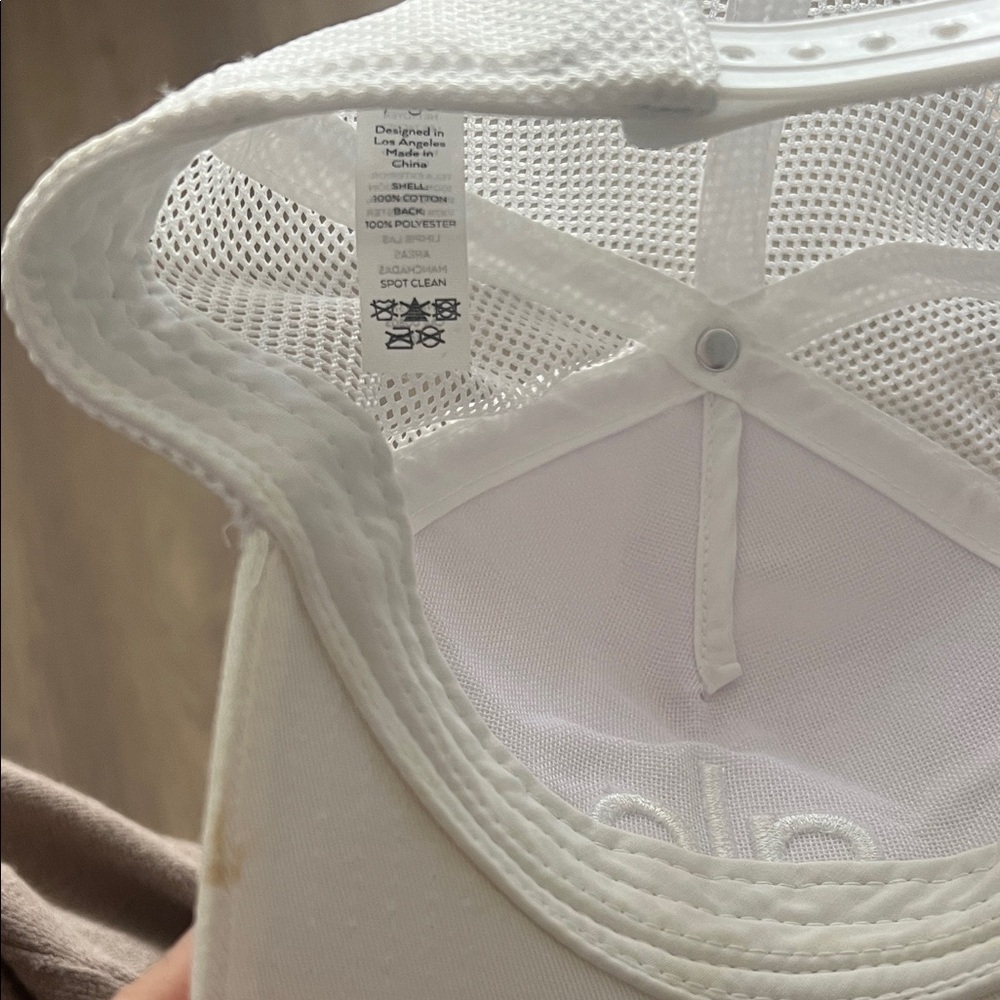 ALO Yoga Classic White Hat - Picture 6 of 6